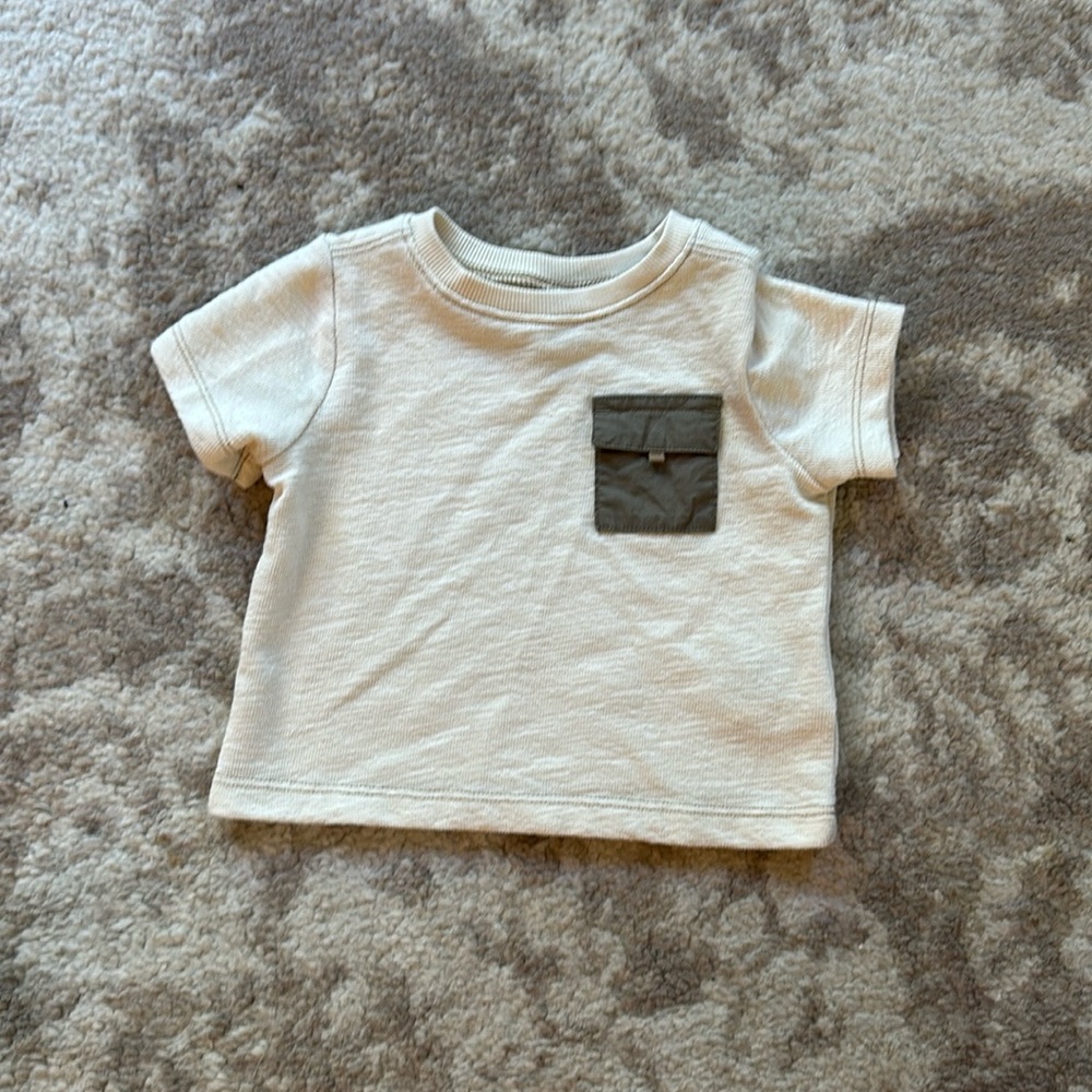 Cream one pocket tee
